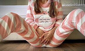 OMG, voy a squirtear tan fuerte metiendo dedos en mi coño apretado