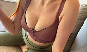 빨간 머리 러시아 의붓엄마가 나 유혹해서 집에서 더러운 말로 박아