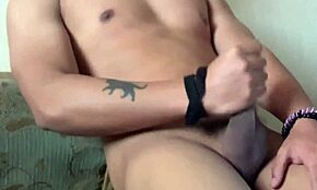 在独奏表演中展示我令人羡慕的身材