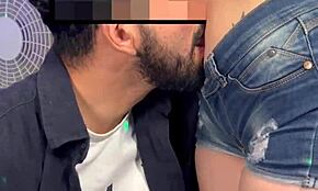 ach jo, jsem posedlý hraním si s pupíkem té roztomilé latiny.