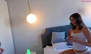 फक मेरी चूत में स्पर्म से भरा कंडोम है 18+ टीन स्लट डैडी के ह्यूज कॉक पर माउथ से कंडोम डालती है