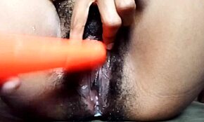 哇，这个印度18+少女室内展示杀手级大奶！😍