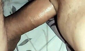 Красивая MILF жена занимается сексом по телефону с мужем