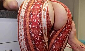 عاملة تنظيف في المطبخ دائماً جاهزة لزنا سريع مقابل نقود إضافية