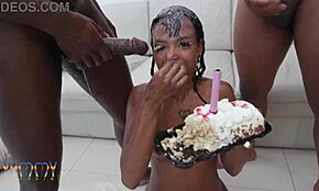 Brittany Taylors narodeninový gangbang s DP a vracaním!