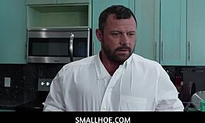 Мъничка латиноамериканка заварена дъщеря Сейди Поп съсипана от заварения татко