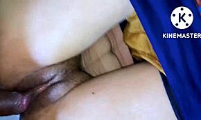 Indická nevlastná sestra má svoju tesnú pičku plne tvrdo drženú s špinavým hindským rozprávaním!