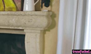 Oh mon dieu, je suis stupéfaite... la mariée trans Korra Del Rio reçoit la petite 18+ Lola Fae en cadeau avant le mariage