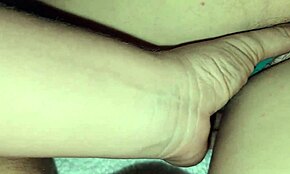 Моята балдъза се намокря и стяга лесно за домашно ебане.