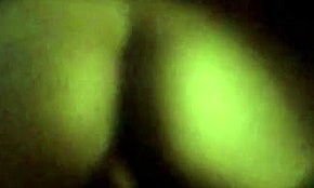 Seksi got kurva vezana lisicama i jebana mašinom