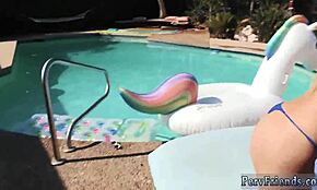 Verdomme! Bareback vrienden gaan wild op zomer zwembadfeest!