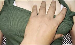 我搞砸了，用印度风格和丈夫Suhana Khan做爱，湿阴户亲吻和后入式脏话