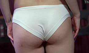 放学后她去找老邻居玩粗暴游戏...哎呀！