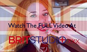 ויקטוריה גרין עובדת על זין מתחת לשולחן החליבה במדים, מסתיימת עם קום עליה