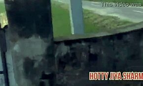 Cewek desi digebukin outdoor oleh pacarnya yang antusias