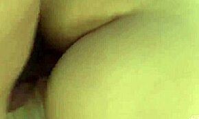 Вау, азиатская горничная Тихару глотает незнакомца в горячем JAV! 🔥