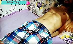 Изневеряваща жена връзва най-добрия приятел на мъжа си за мръсно дръпкане в порно запис!