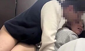 Hej værelseskammerat, hvordan rider denne unge voksne pik nonstop?