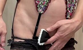 恥ずかしい下着の真面目な女子高生がクリトリスとアナルをアナルプラグでトレーニング