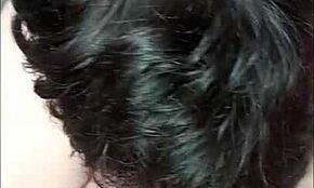 Marie esclave reçoit une branlette et une éjac faciale