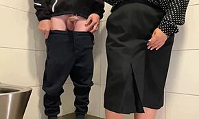 Kurvet stemor lurer stesønn til å komme på offentlig toalett