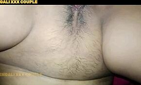 Stesøsken knuller i bengalsk hotellrom.