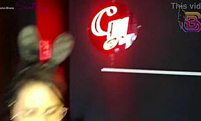 Ich sah meine Frau mit Halsband bei einem schwarzen Kerl, und auf der Party gab sie sich allen hin!