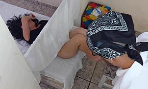 Mogen Angelina, 52, dyker in i hardcore orgie med dubbel penetration och sperma