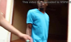 Puttana di Miami Beach si fa scopare la faccia, deepthroat, cavalca cazzo e riceve facial