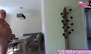 Deutsche Amateur-MILF mit heißen Titten fickt hässlichen Kerl