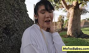 섹시 아시안 틴 18+ 18+ 친구한테 야외에서 큰 자연스러운 가슴 자랑