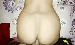 Соседи умоляют ежедневно мою жопу, пока я не таю и не даю им трахать меня жестко