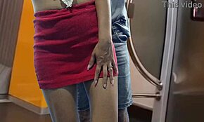 学生让陌生人在公共汽车上揉她的屁股