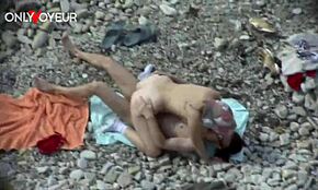 يا حبيبتي، خذ هذا الفم الممتلئ بالسائل في الشاطئ