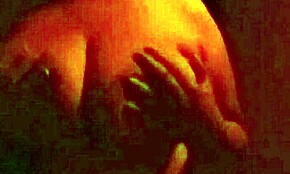 시어머니가 빨간 방에서 몬스터 자지 탄다