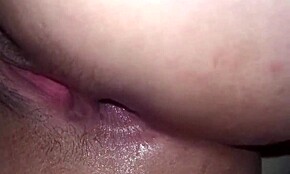 أخ غير شقيق يصل إلى سرير أخته المنحرفة ويمزق مؤخرتها سراً