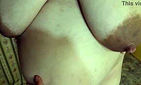 홈메이드 POV, 큰 가슴 밀프가 임신 보지에 남자가 30초 안에 사정