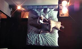 Voyeur prinde femdom fisting pe cameră ascunsă în seara asta