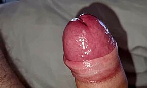 Jag vaknade upp kåt och onanerade, tömde mina stora bollar i en morgonsession