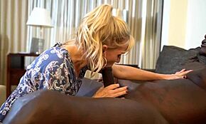 Ευγνωμοσύνη πέρα από λόγια, γαμάω σκληρά τον προπονητή του γιου μου σε doggy