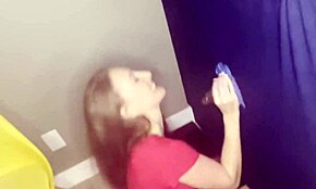 Brandi geneukt door BBC vreemdeling bij glory hole voor zwangerschap!