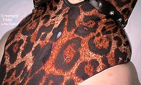 在性感荡妇紧湿阴道里射精