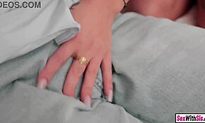 Mała czeska nastolatka 18+ przyrodnia siostra wierci wielkiego kutasa brata na wakacjach