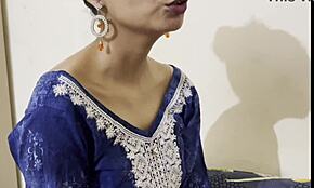 Индийска заварена мама Сара Бабхи язди заварен син в хотелска стая