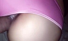 Vecina mea latină sexy mă călărește până la orgasm când mă vizitează