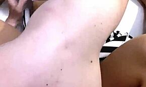 Latina universitaria 18+ con tetas naturales grandes se folla duro en misionero después de clases. Cuerpo delgado se arquea en orgasmo.