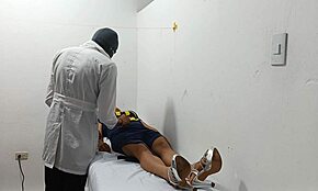 Doktor kinky lancap di pejabat 😏