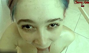 埃拉享受樱桃·亚当斯的按摩和肛塞