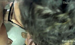 Grda punca, pokaži mi svojo divjo stran s slinavim sesanjem!