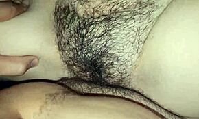 OMG! Min stedsøster lader mig røre hendes fisse og kravler op på min seng!